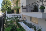 Τριώροφη πολυκατοικία με υπόκειο parking και κήπο στην Πελοπόννησο